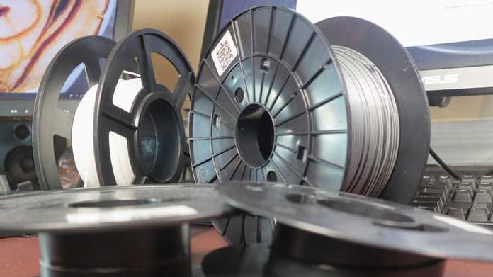 Spools with Various Widths and Center Hole Diameters 
